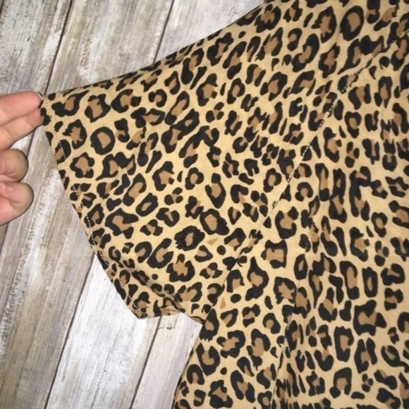 Beach Lunch Lounge Leopard Button Down Tie - Picture 4 of 6